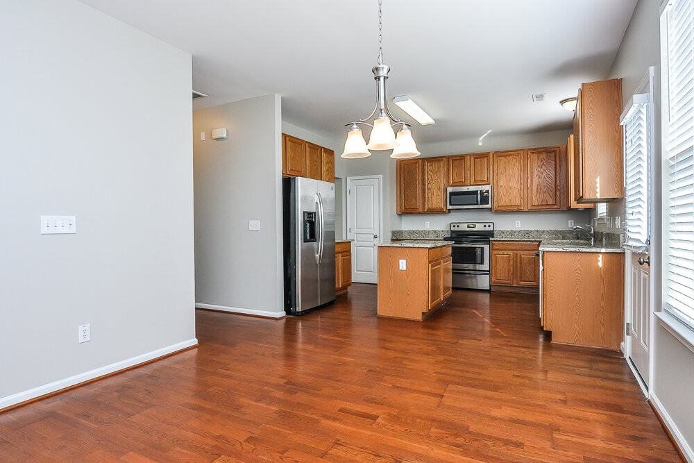 306 Hope Valley Rd - Photo 7 of 17