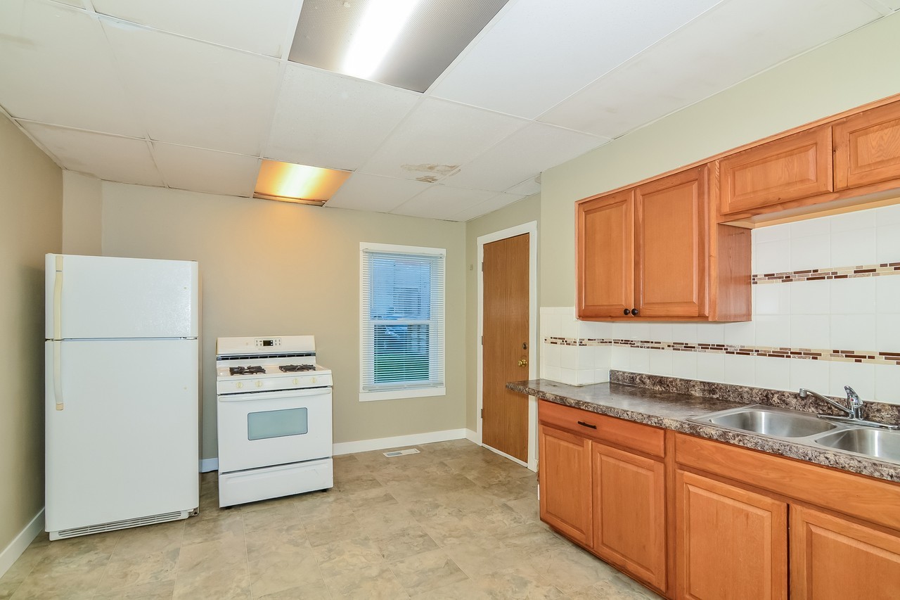 454 Sherburne Ave #1 - Photo 2 of 17