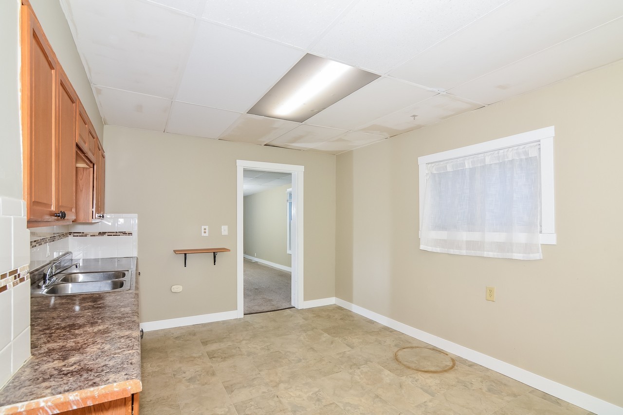 454 Sherburne Ave #1 - Photo 4 of 17