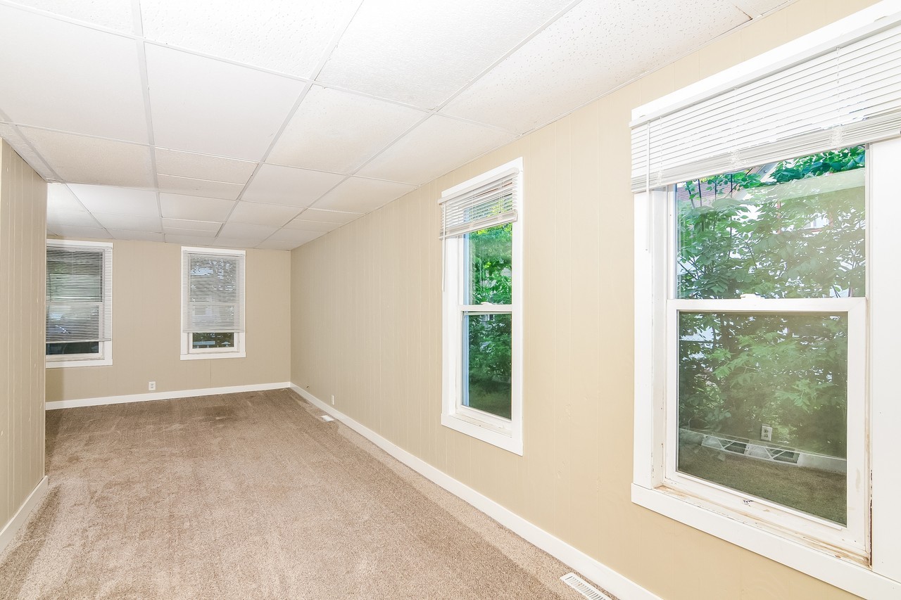 454 Sherburne Ave #1 - Photo 5 of 17
