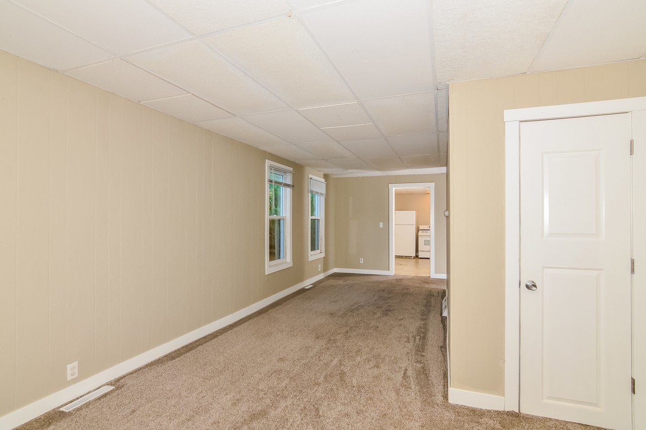 454 Sherburne Ave #1 - Photo 6 of 17
