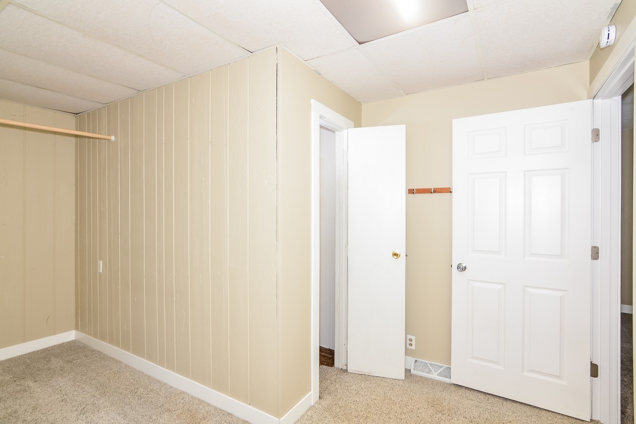 454 Sherburne Ave #1 - Photo 7 of 17