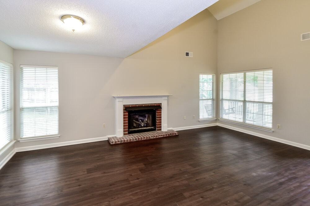 5885 Southridge Dr - Photo 3 of 15