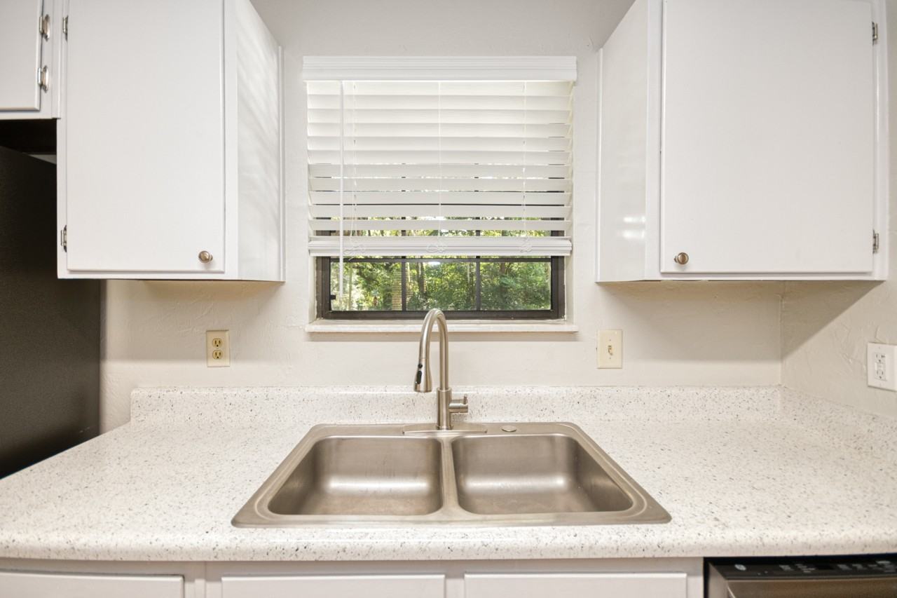 1344 Cherry St #8 - Photo 4 of 23