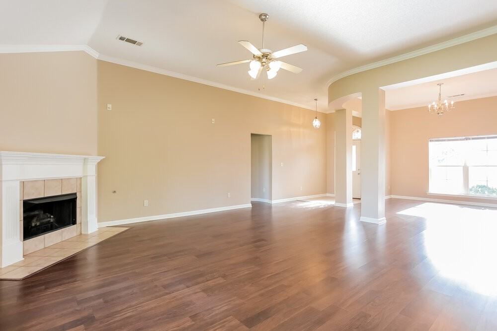 4064 Sidlehill Dr - Photo 2 of 15