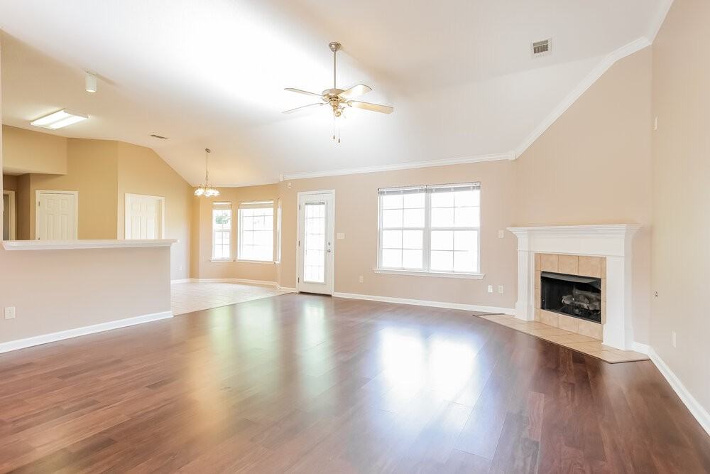 4064 Sidlehill Dr - Photo 3 of 15