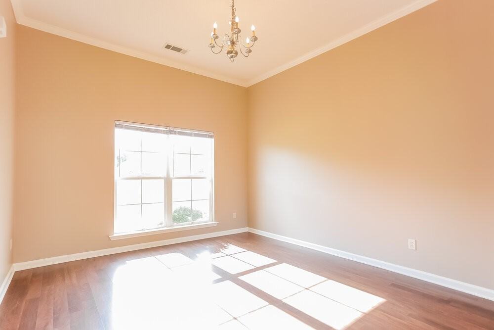 4064 Sidlehill Dr - Photo 4 of 15