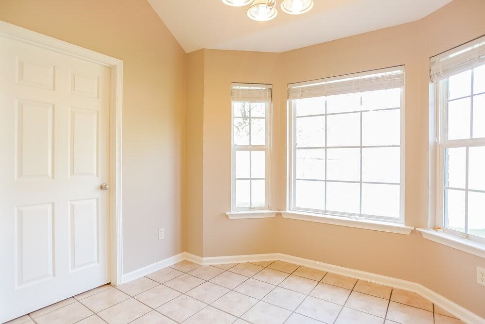 4064 Sidlehill Dr - Photo 5 of 15