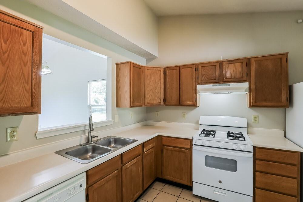 5384 Lakeside Manor Dr - Photo 5 of 16