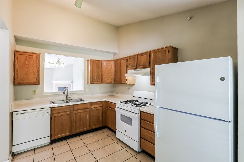 5384 Lakeside Manor Dr - Photo 6 of 16