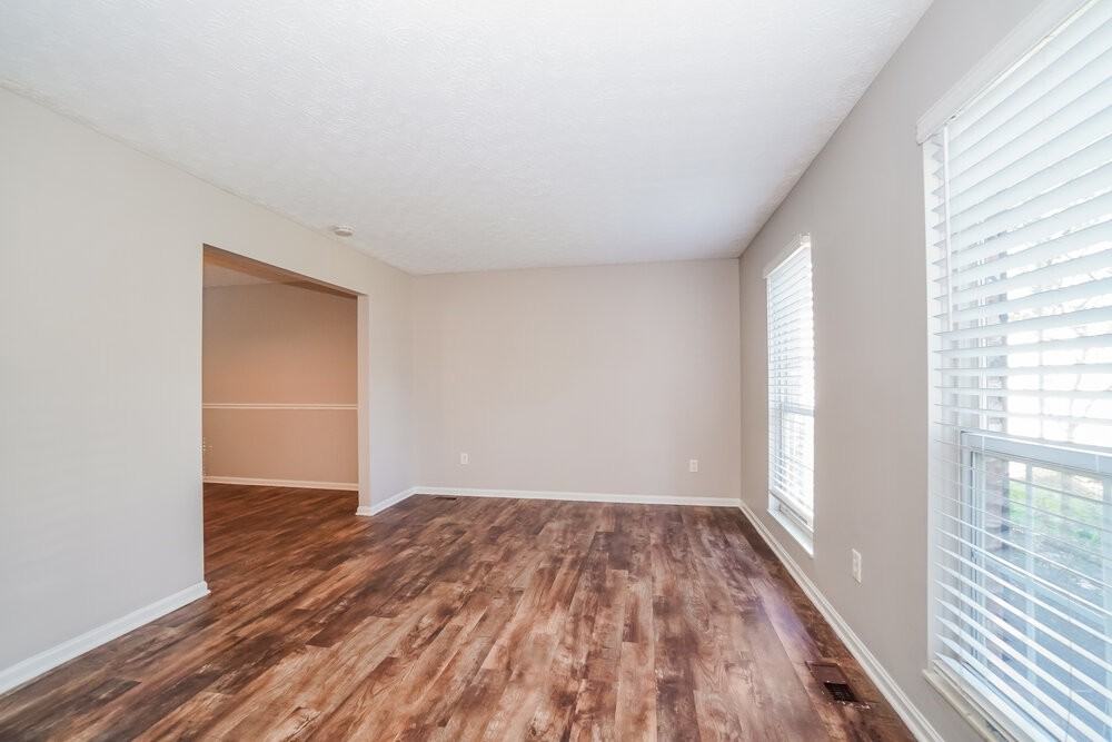 593 Bridgewater Ct - Photo 5 of 17