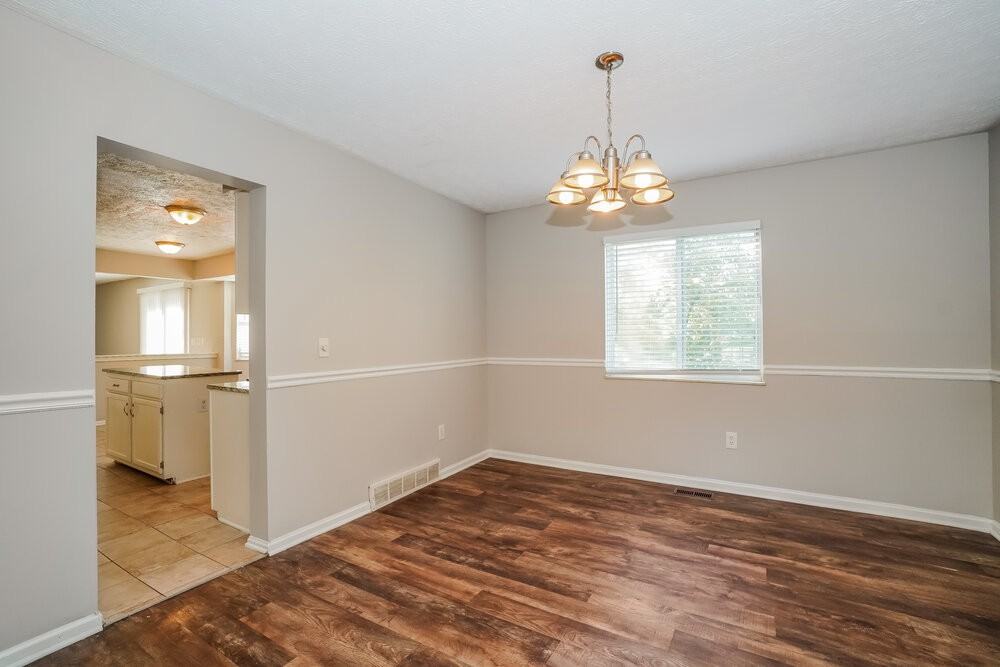 593 Bridgewater Ct - Photo 6 of 17