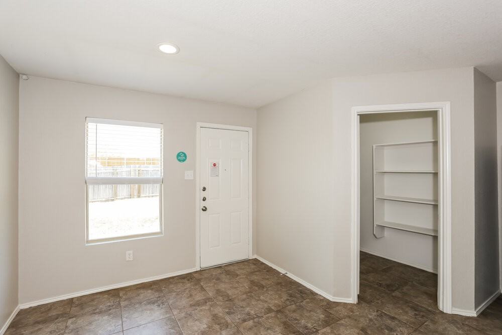 1520 Castle Ridge Rd - Photo 3 of 16