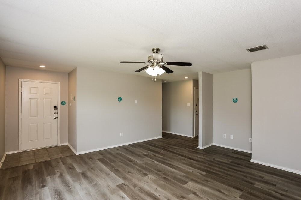 1520 Castle Ridge Rd - Photo 4 of 16