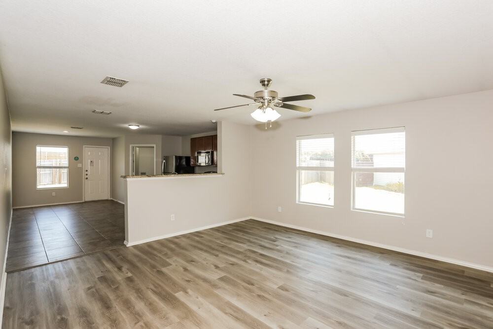 1520 Castle Ridge Rd - Photo 5 of 16