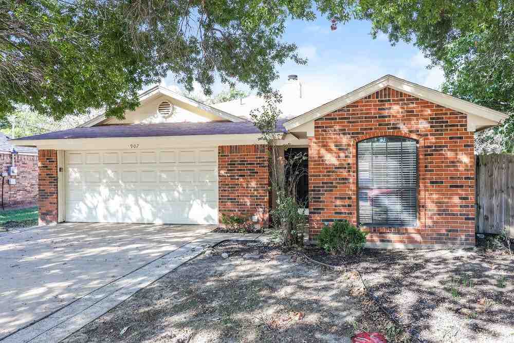 907 Park Place Blvd - Photo 3 of 15