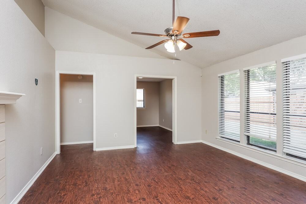 907 Park Place Blvd - Photo 4 of 15