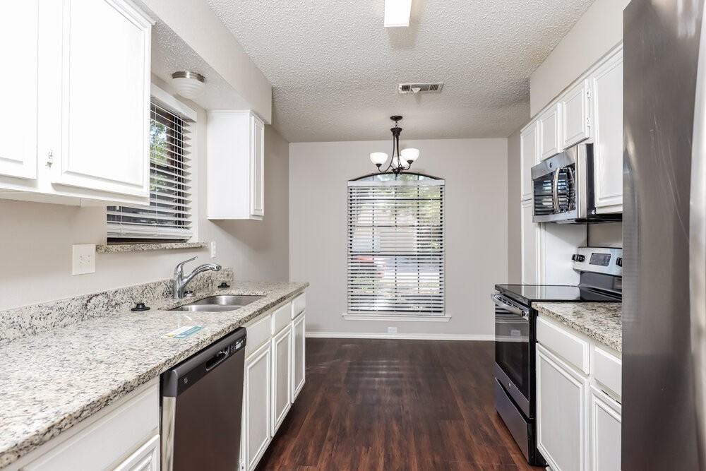907 Park Place Blvd - Photo 6 of 15