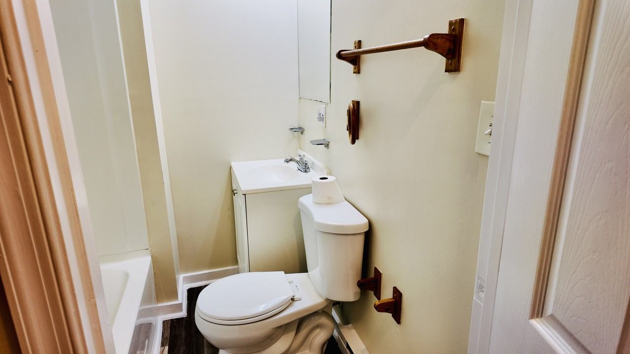 1206 Arlington St #1 - Photo 4 of 11