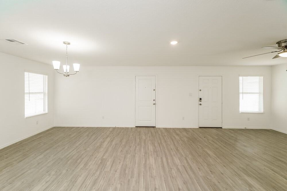 2441 Double Oak Dr - Photo 4 of 16
