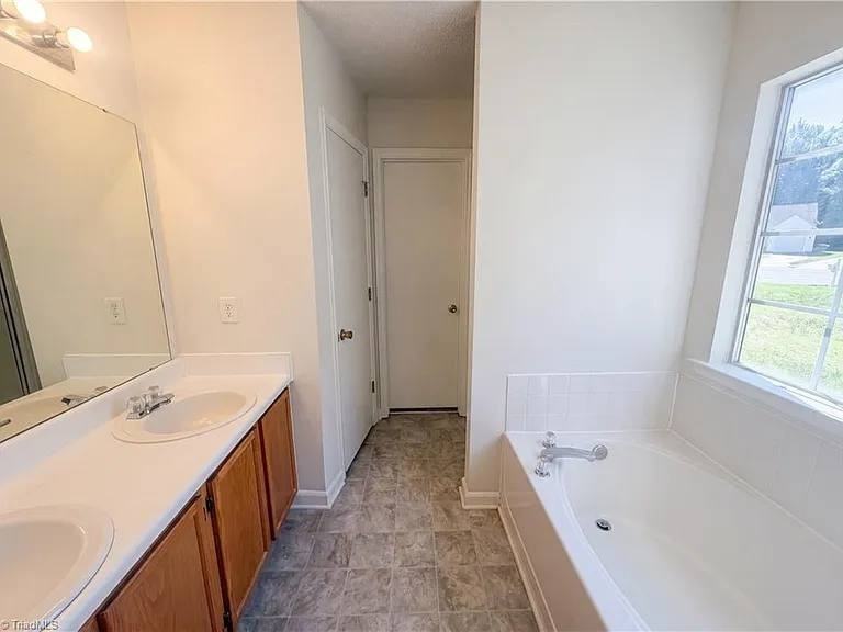 4233 Nestleway Court - Photo 5 of 17