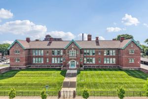 featured image of 3450 Wisconsin Ave
