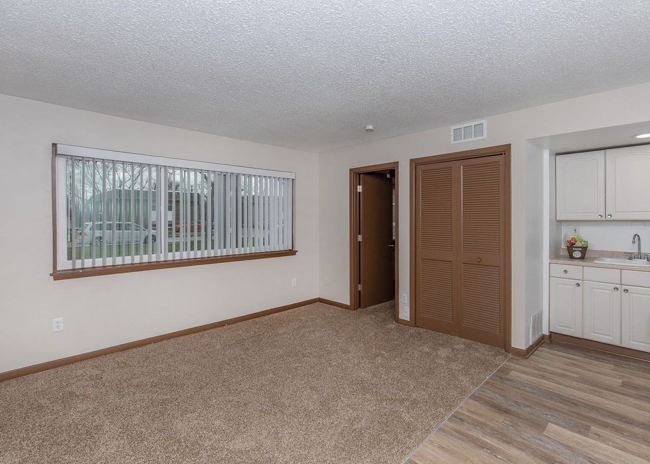 Candlelight Court Apartments - Photo 2 of 30