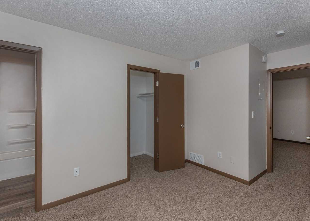 Candlelight Court Apartments - Photo 7 of 30