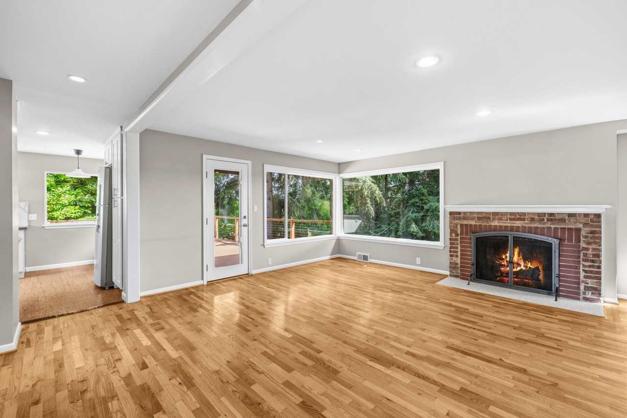 11954 Exeter Ave Ne #1 - Photo 5 of 10