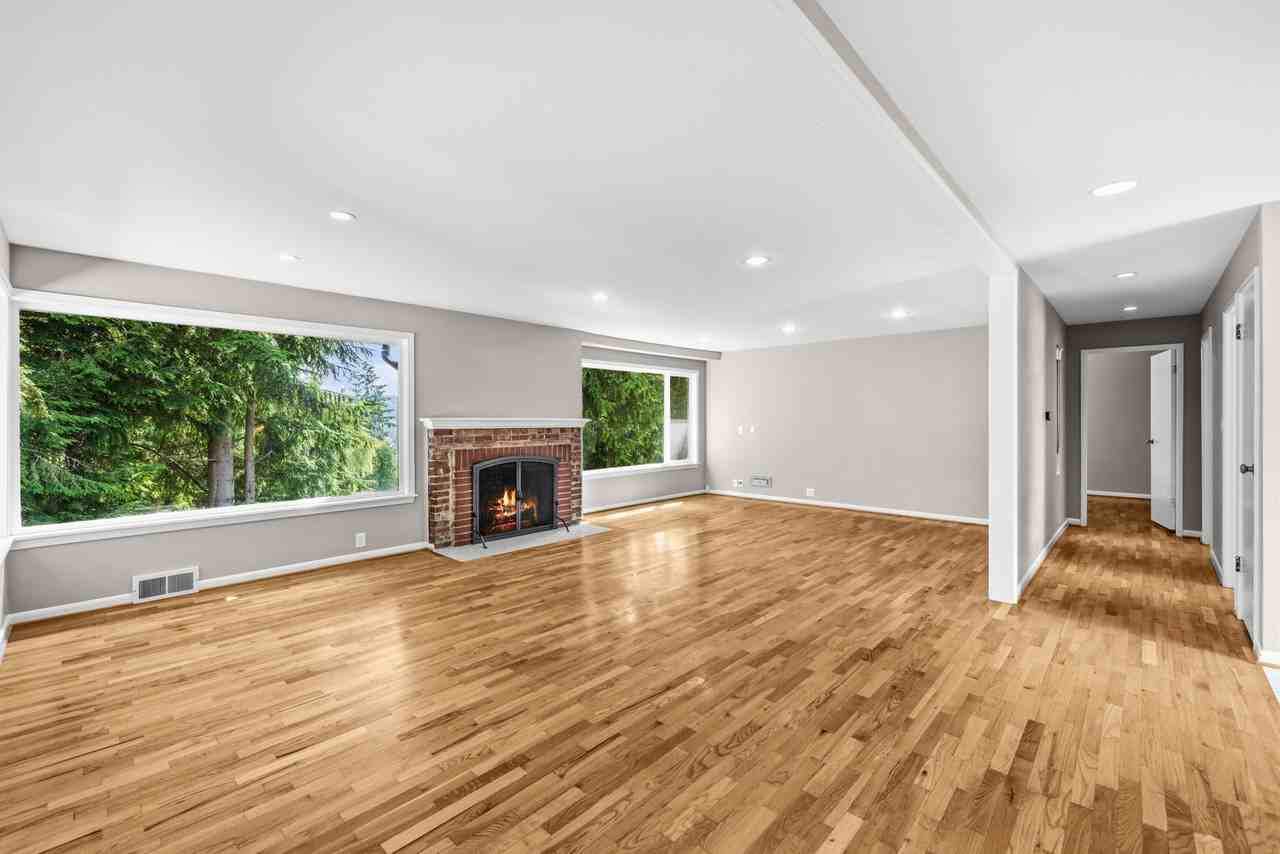 11954 Exeter Ave Ne #1 - Photo 6 of 10