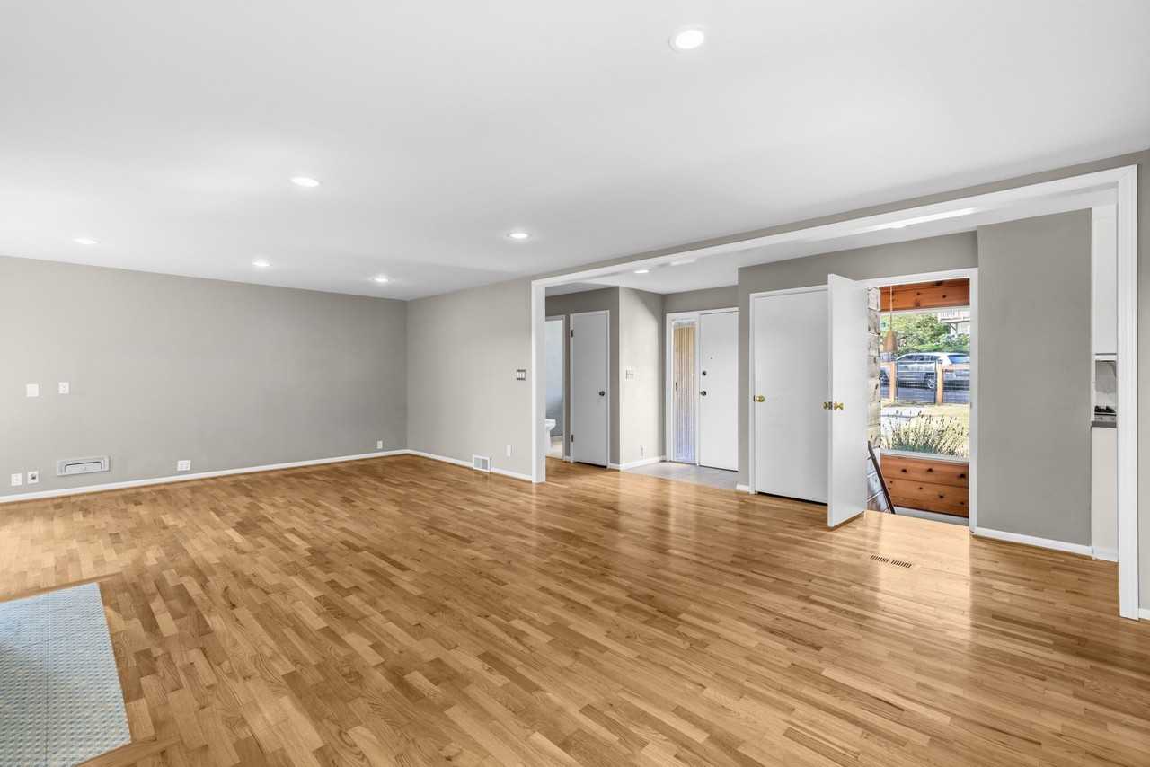 11954 Exeter Ave Ne #1 - Photo 7 of 10
