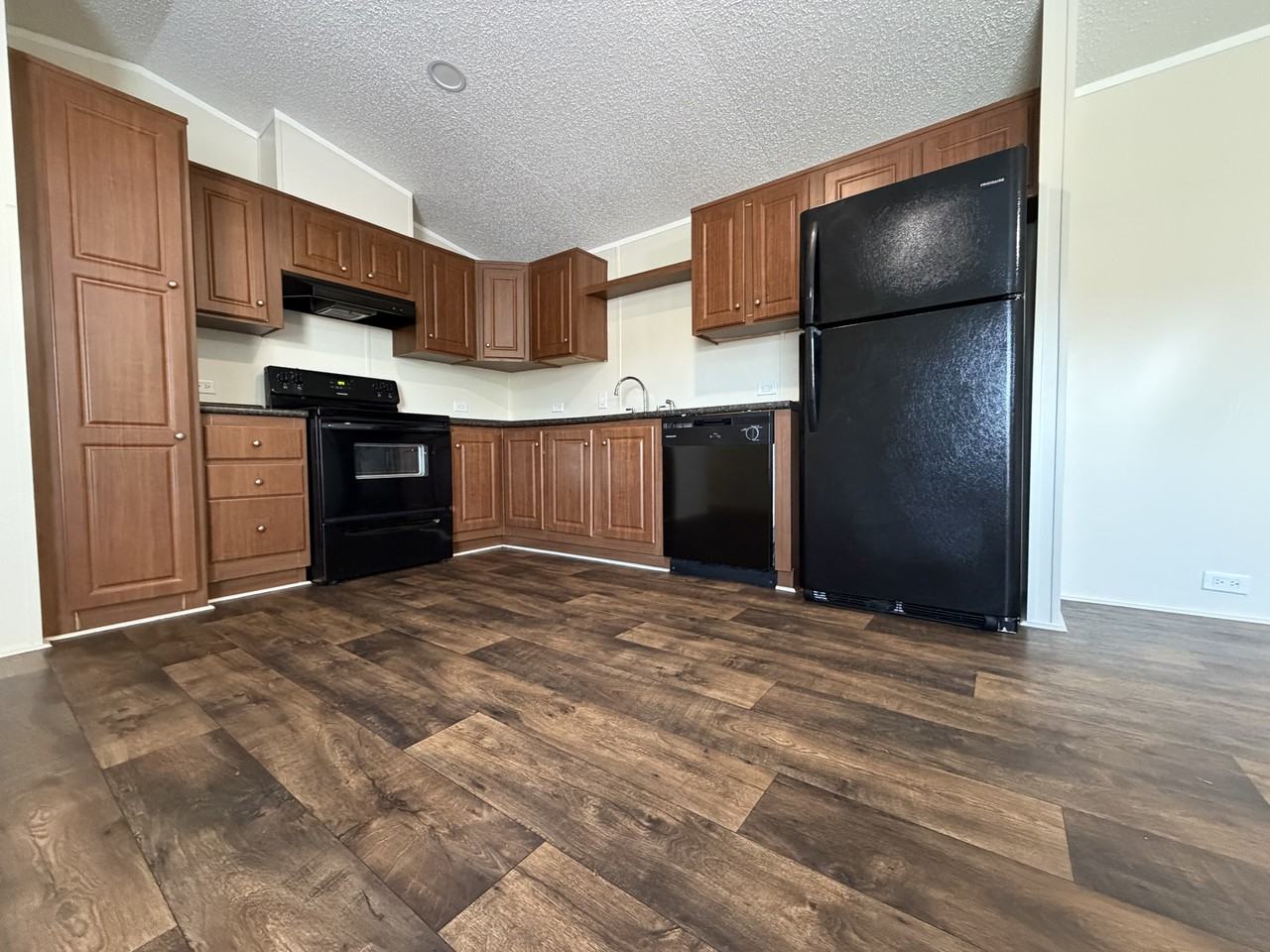 709 N Collins Fwy #129 - Photo 3 of 21