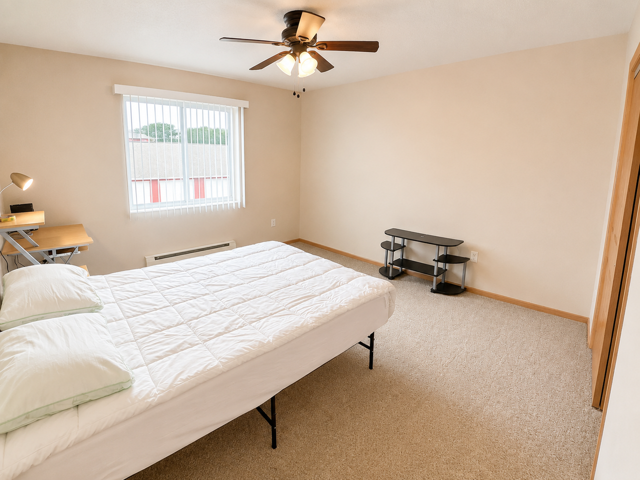 Berry Pointe Luxury Apartments - Photo 7 of 40