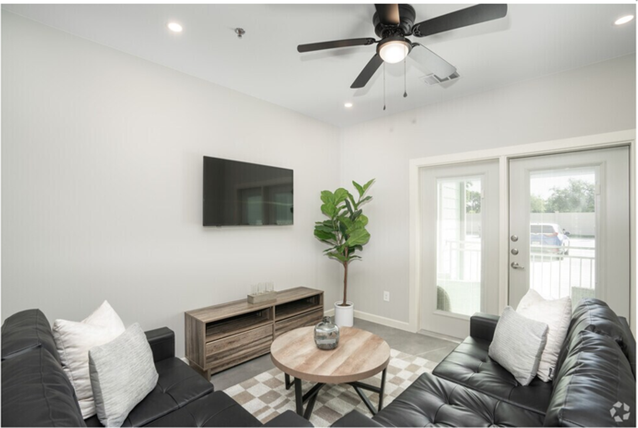 615 Dallas Ave. - Photo 2 of 13