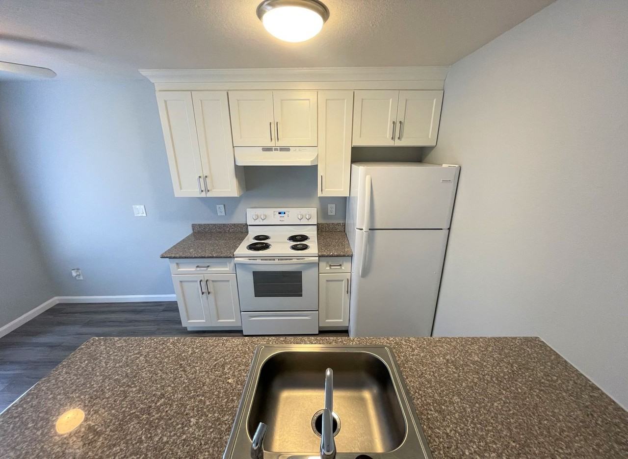Lincoln Crest Apartments - Photo 5 of 21