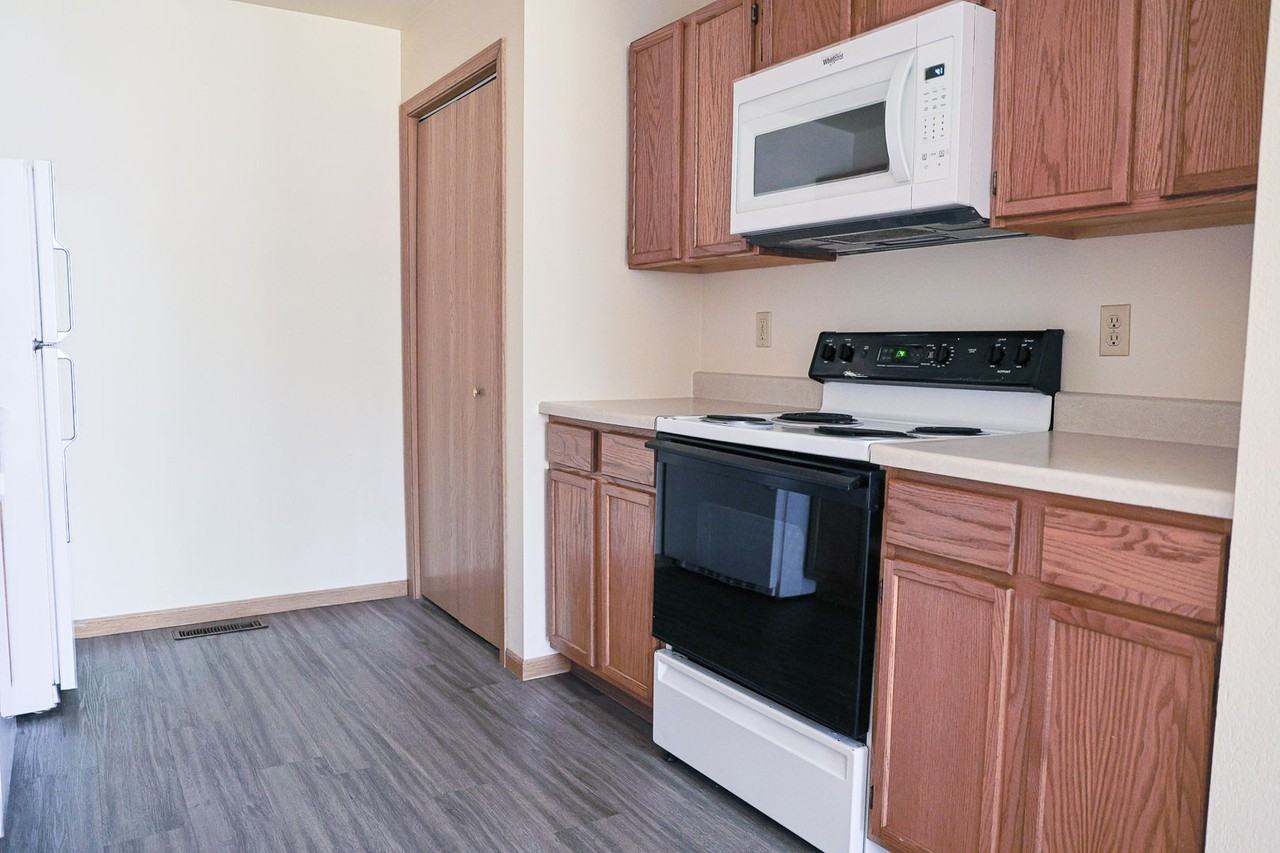 2411 Daws Dr #A - Photo 4 of 15