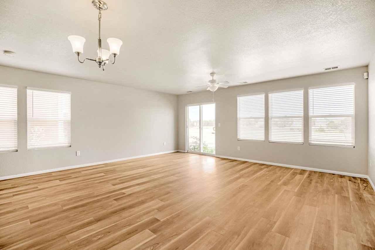 392 Montgomery Dr - Photo 2 of 19