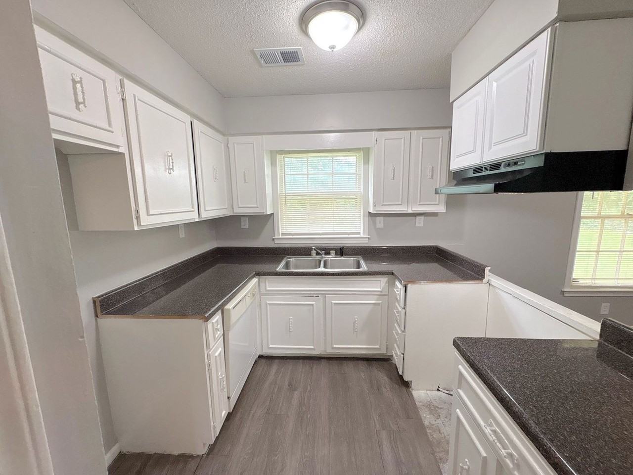 4872 Burgess Cv - Photo 2 of 14