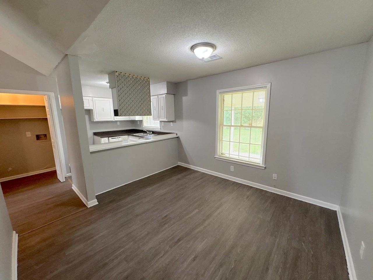 4872 Burgess Cv - Photo 3 of 14