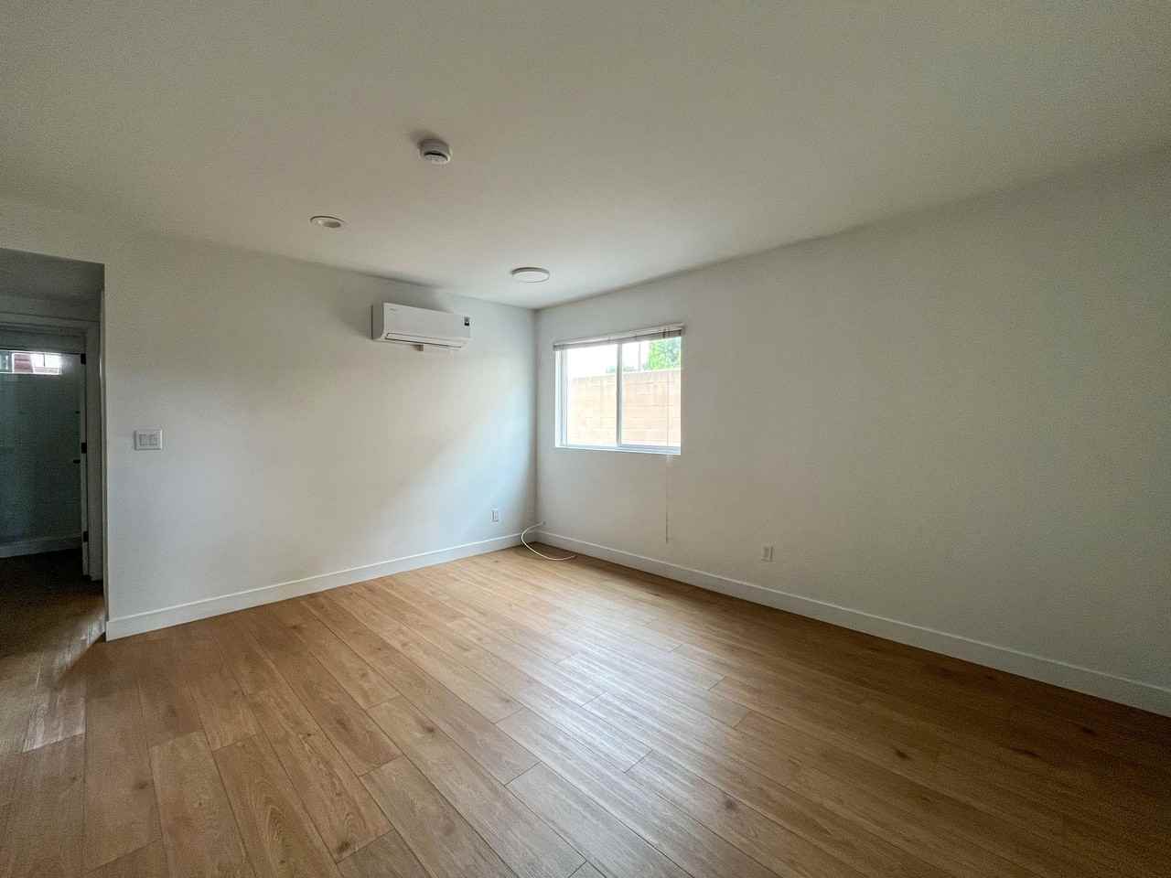 1034 Magnolia Ave - Photo 4 of 14