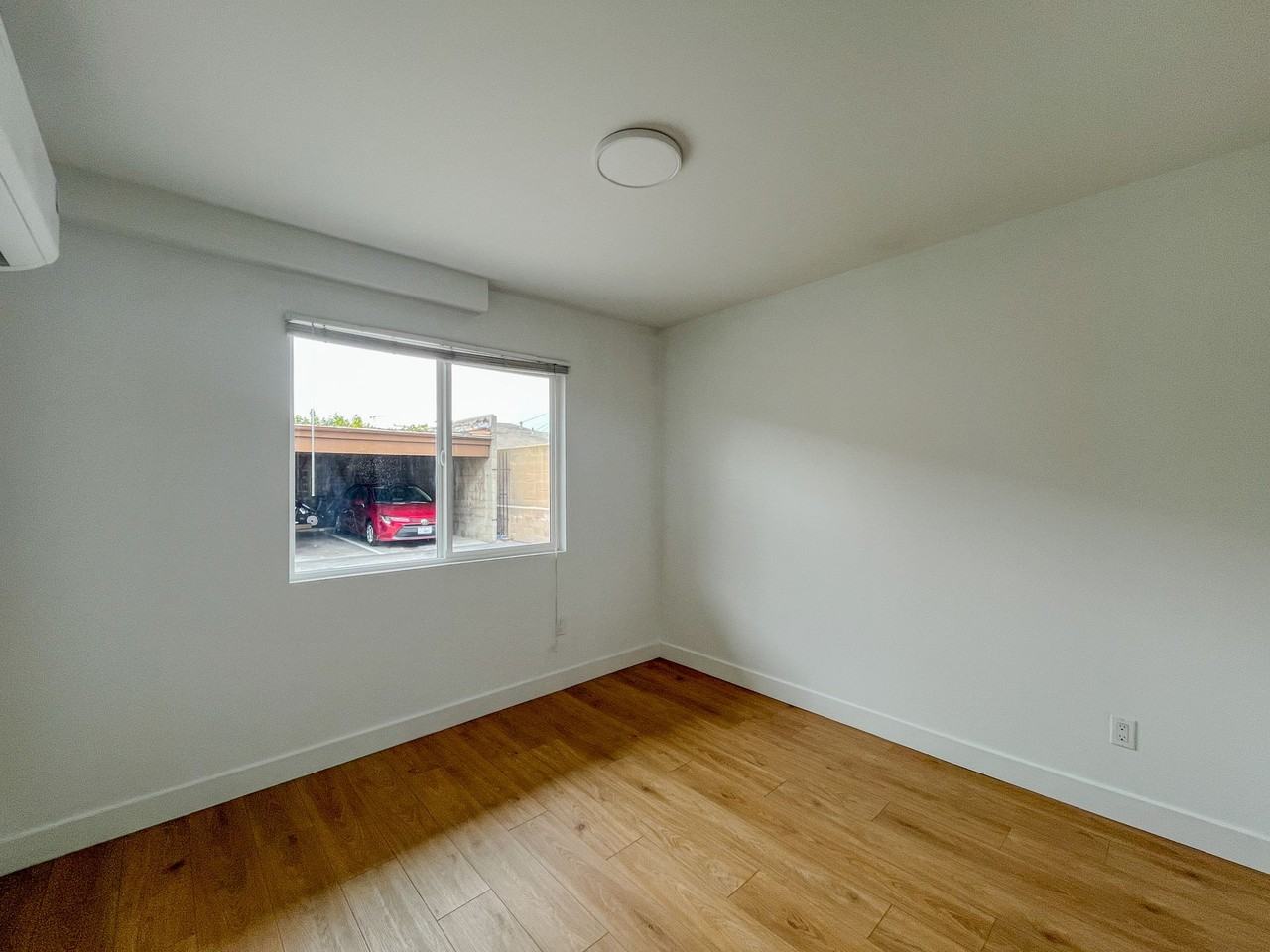 1034 Magnolia Ave - Photo 5 of 14