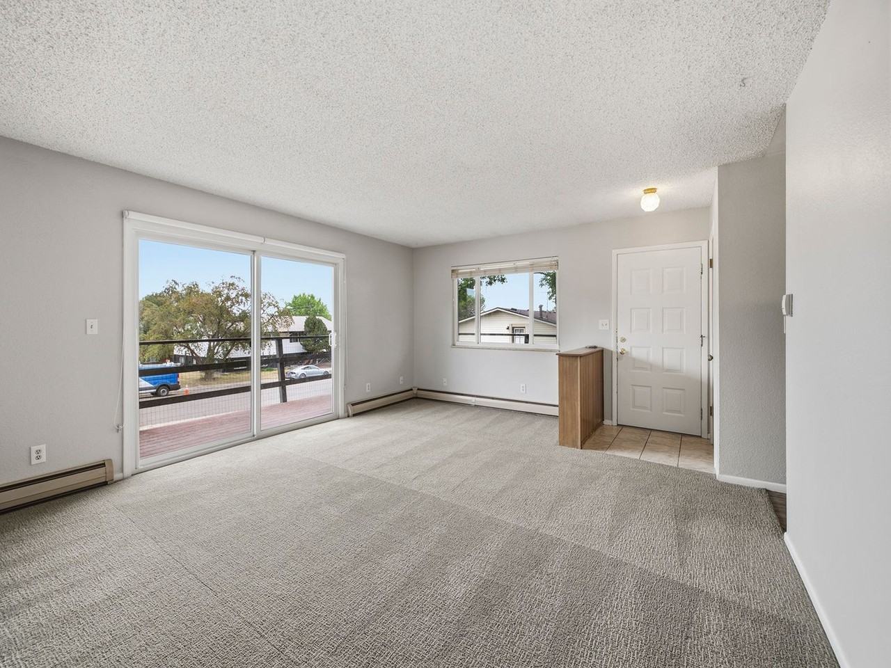 1428 W 25th St - Photo 4 of 19