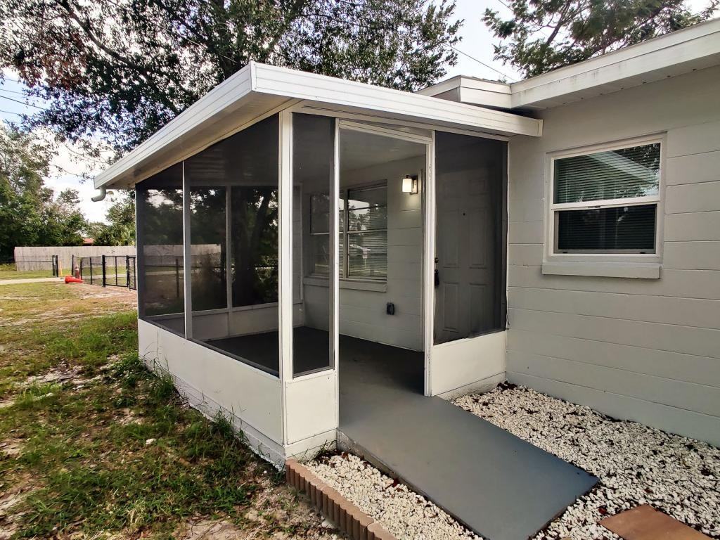 5500 Balboa Dr - Photo 5 of 17