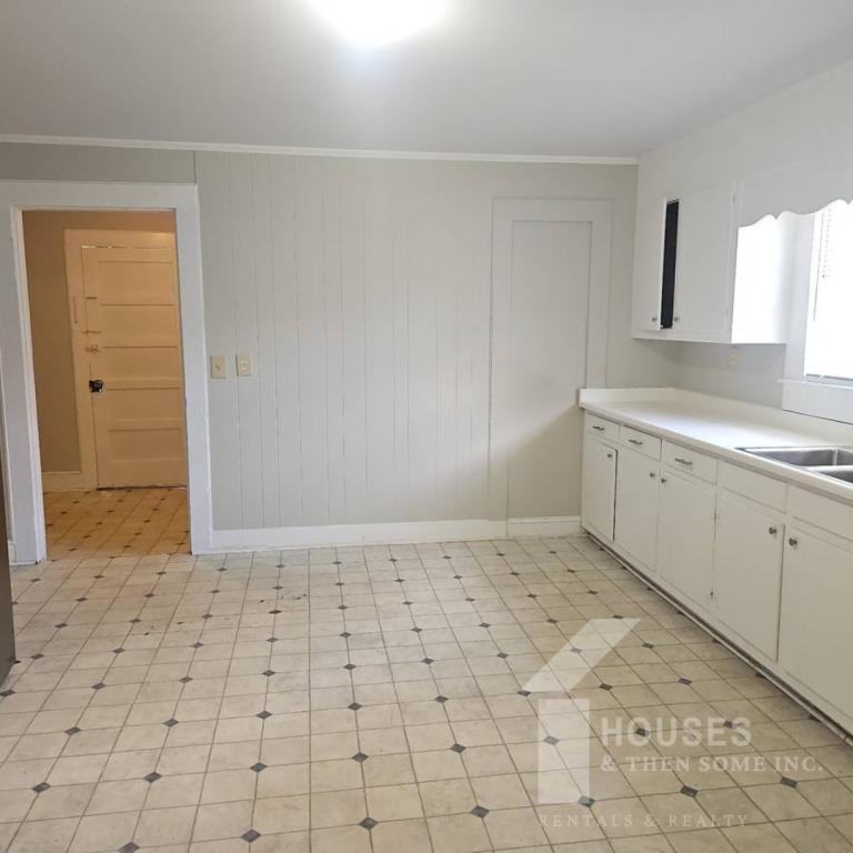 263 Beacon St - Photo 5 of 21