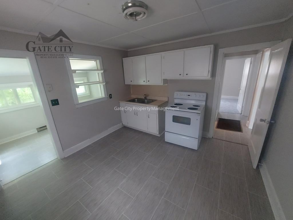 914 Randolph St - Photo 2 of 13