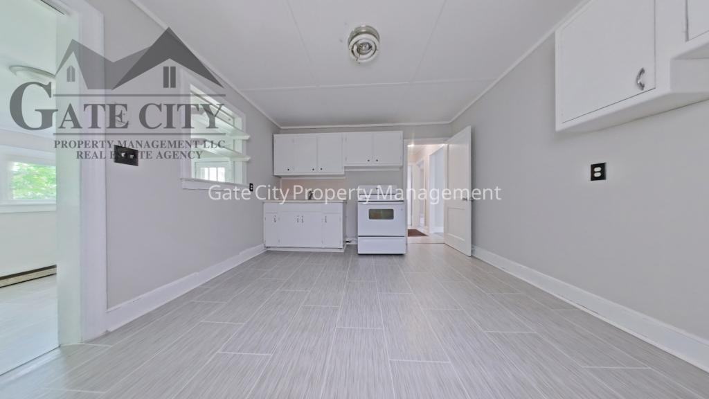 914 Randolph St - Photo 3 of 13
