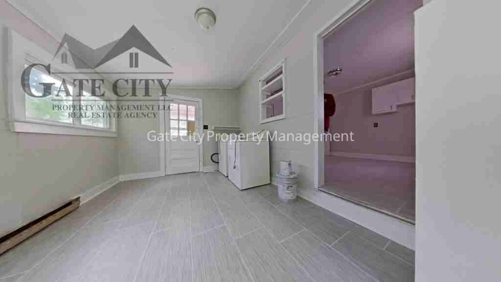 914 Randolph St - Photo 4 of 13