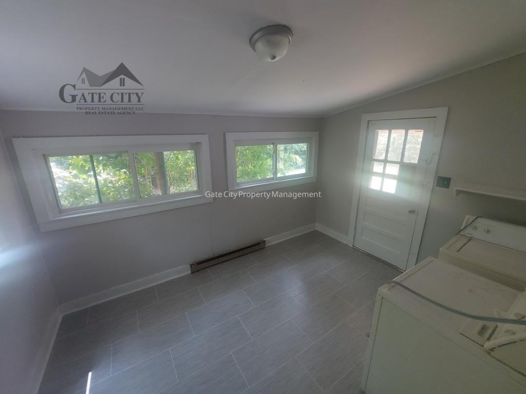 914 Randolph St - Photo 5 of 13