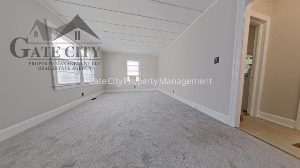 914 Randolph St - Photo 6 of 13