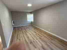 featured image of 1001 W 9th St